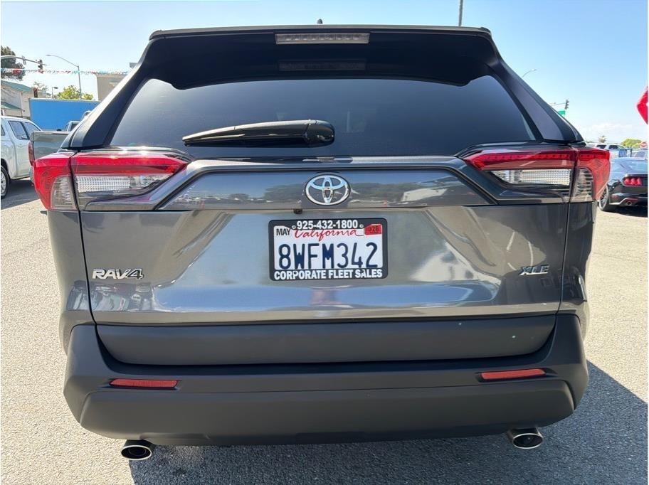 Toyota RAV4 XLE 2021