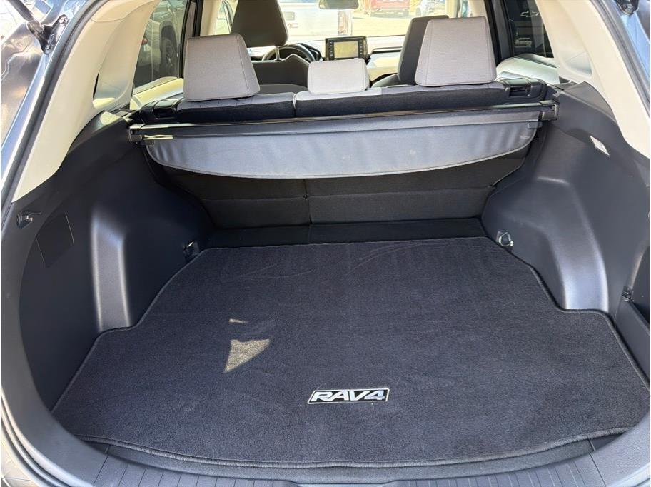 Toyota RAV4 XLE 2021