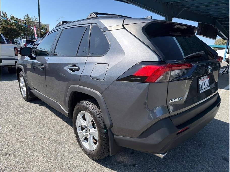 Toyota RAV4 XLE 2021