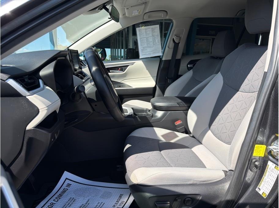 Toyota RAV4 XLE 2021