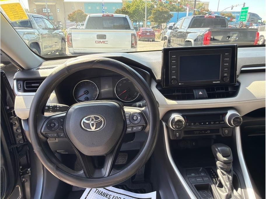 Toyota RAV4 XLE 2021