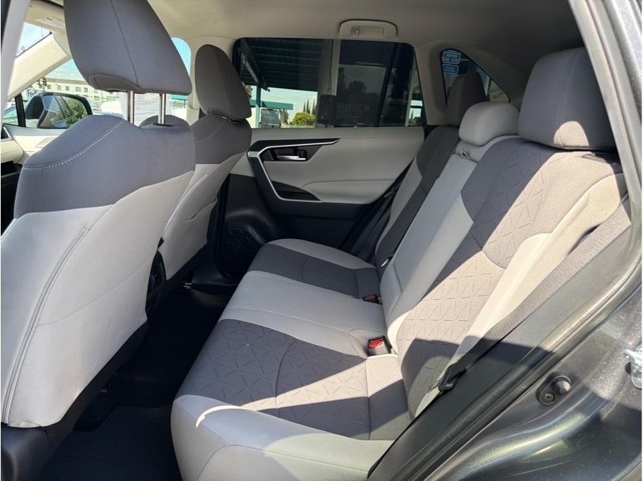 Toyota RAV4 XLE 2021