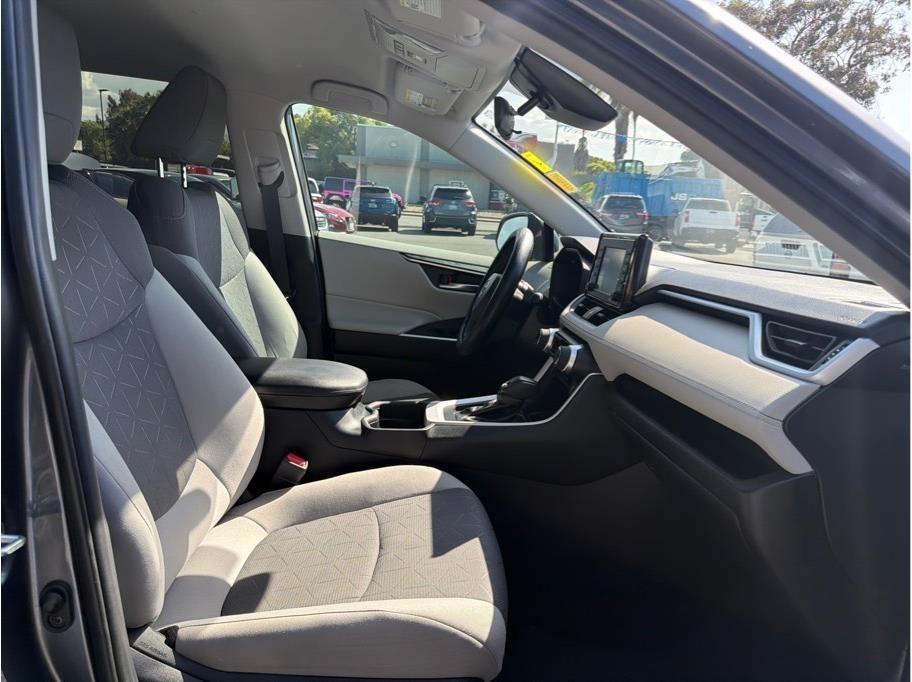 Toyota RAV4 XLE 2021