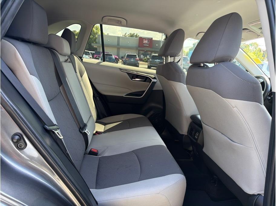 Toyota RAV4 XLE 2021