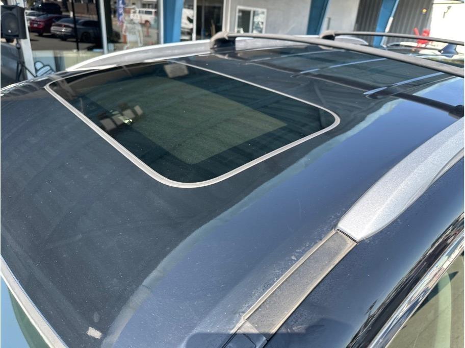 Honda Pilot Touring w/Rear Captains Chairs 2022