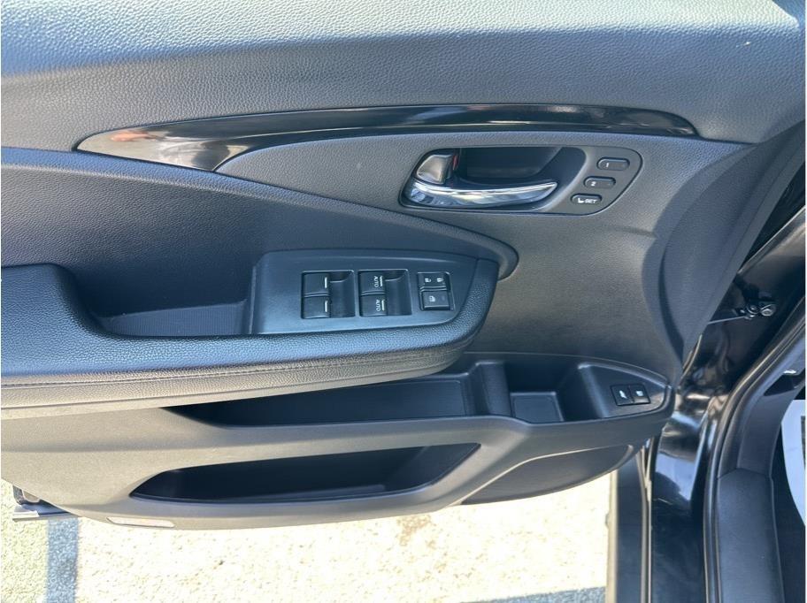 Honda Pilot Touring w/Rear Captains Chairs 2022