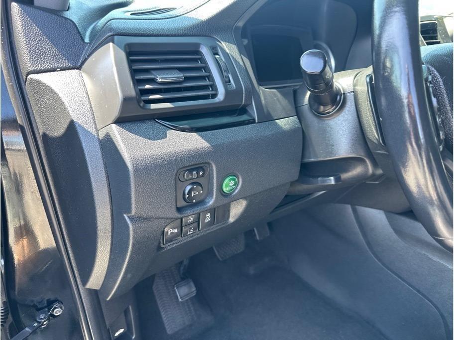 Honda Pilot Touring w/Rear Captains Chairs 2022