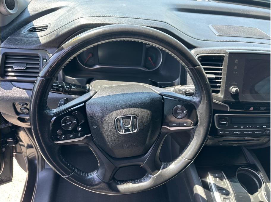 Honda Pilot Touring w/Rear Captains Chairs 2022