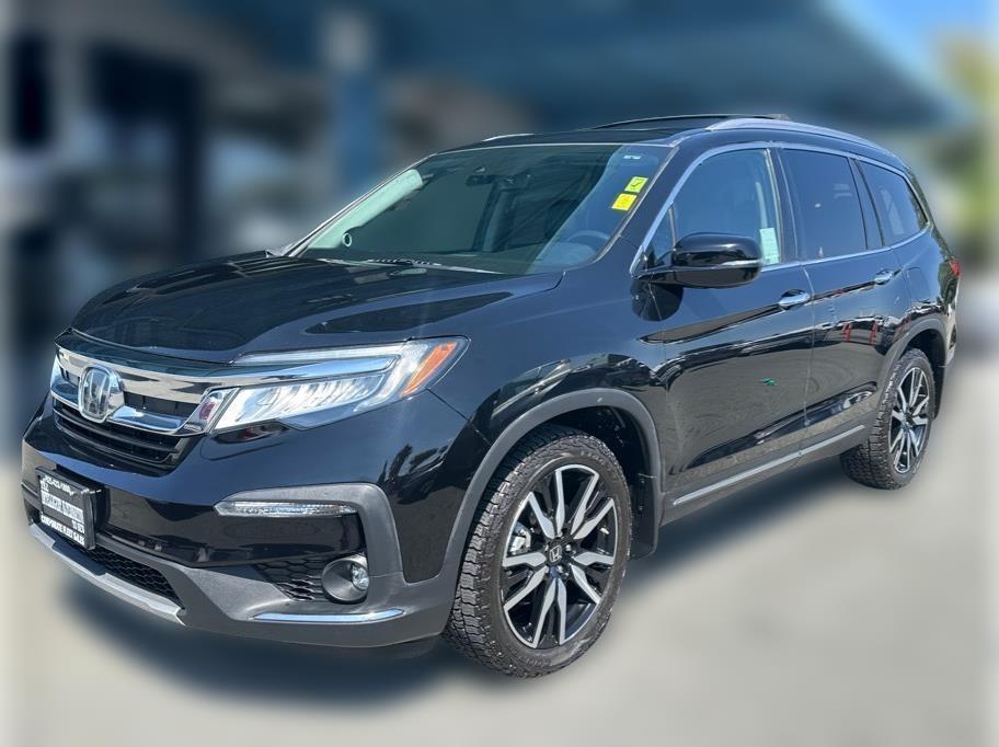 Honda Pilot Touring w/Rear Captains Chairs 2022