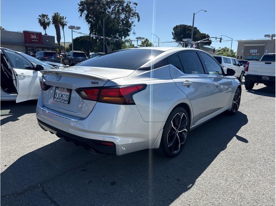 Nissan Altima  2023