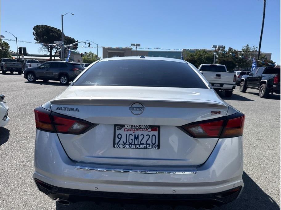 Nissan Altima  2023