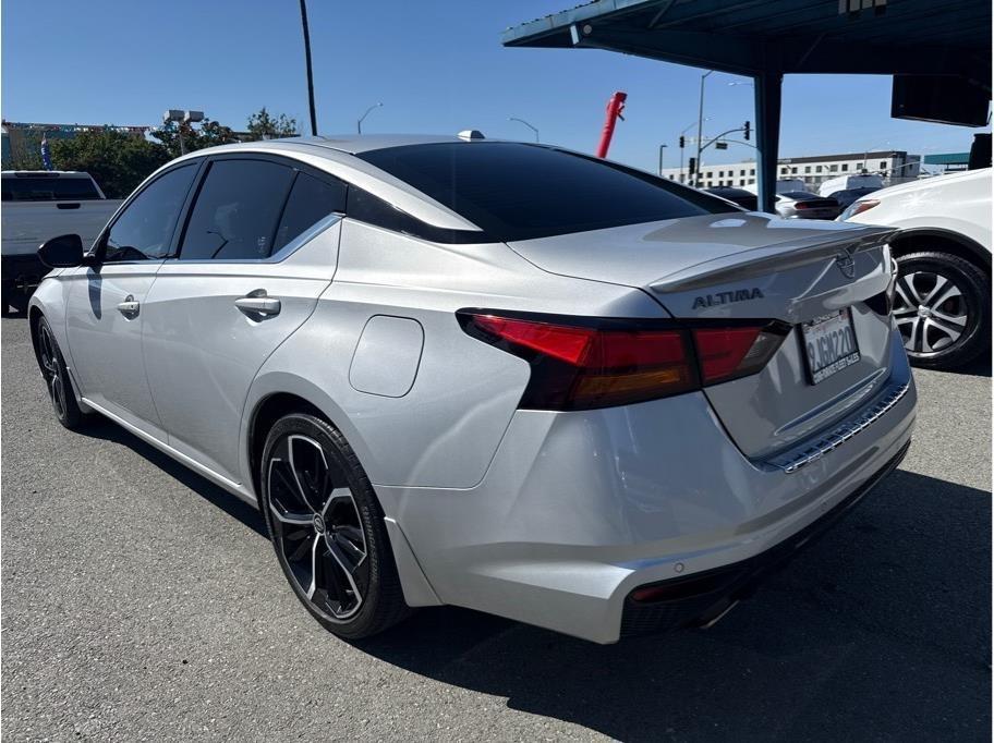 Nissan Altima  2023