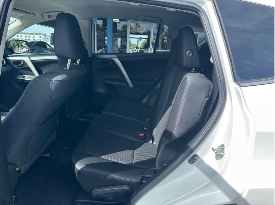 Toyota RAV4  2018