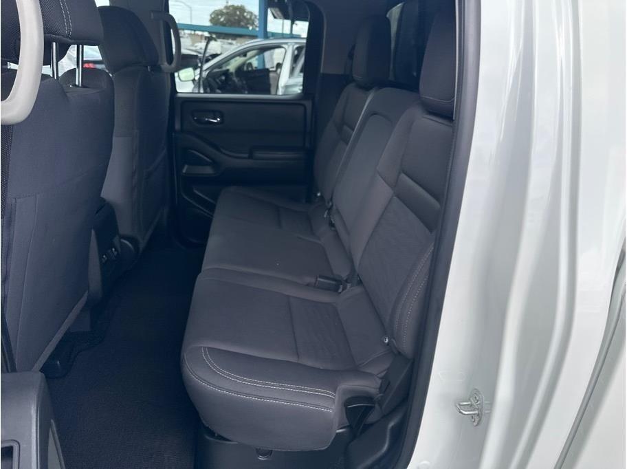 Nissan Frontier SV Crew Cab 2WD 2023
