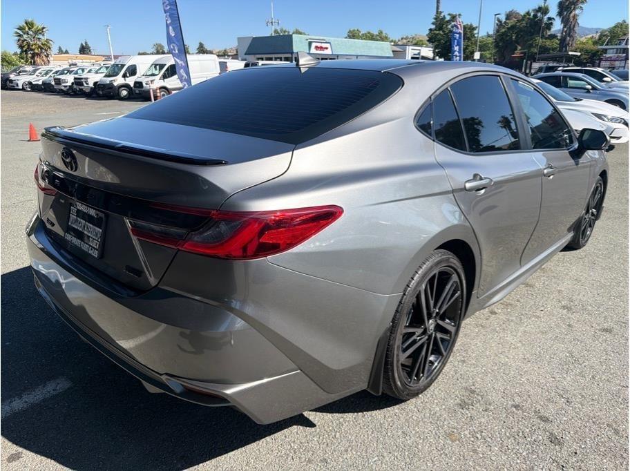 Toyota Camry Hybrid XLE 2025