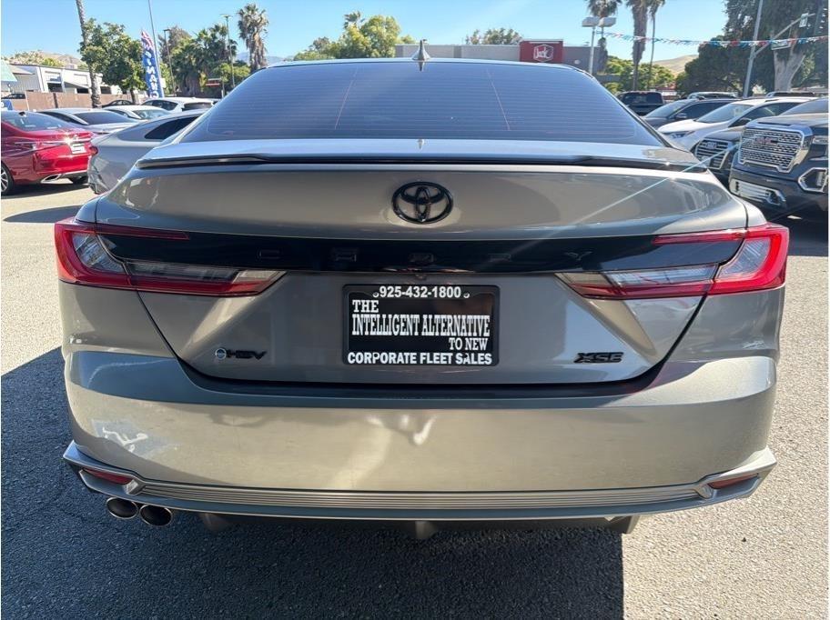 Toyota Camry Hybrid XLE 2025