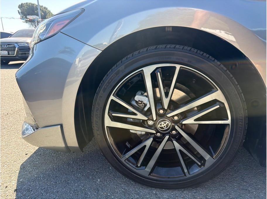 Toyota Camry Hybrid XLE 2025