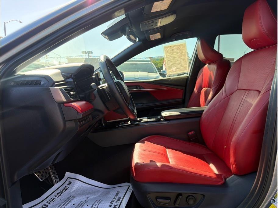 Toyota Camry Hybrid XLE 2025