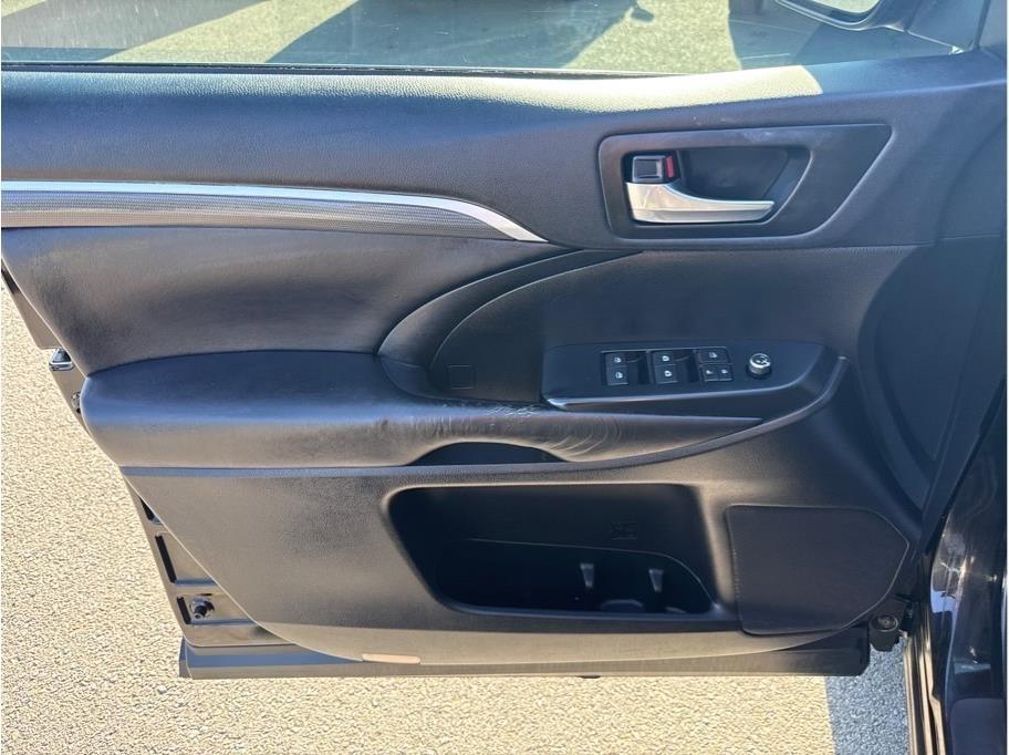 Toyota Highlander SE FWD V6 2019
