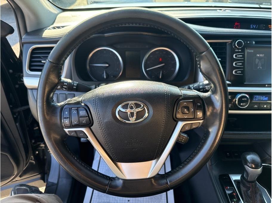 Toyota Highlander SE FWD V6 2019