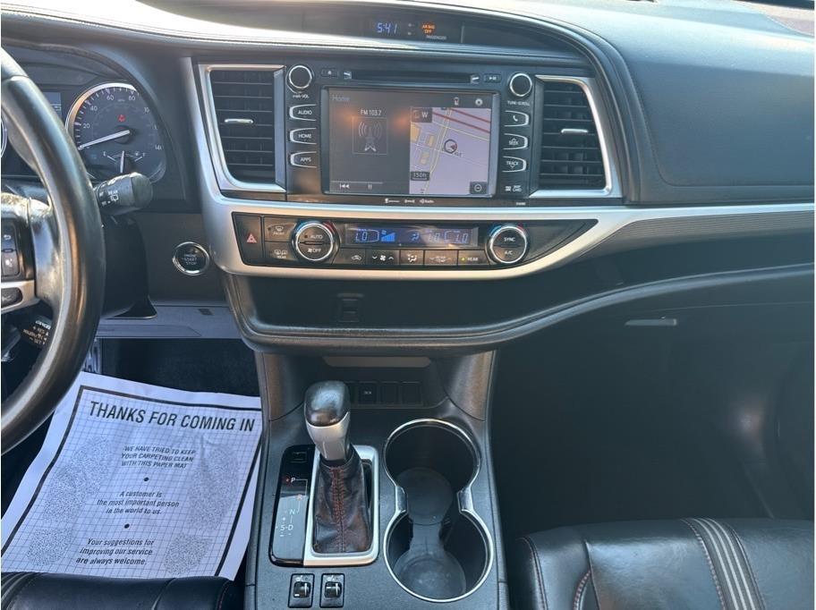Toyota Highlander SE FWD V6 2019
