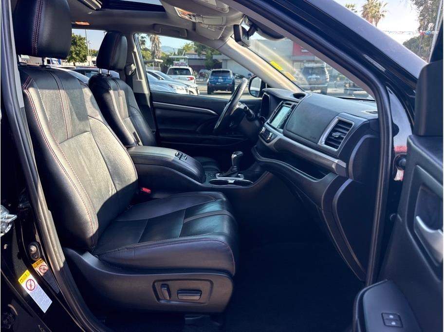 Toyota Highlander SE FWD V6 2019