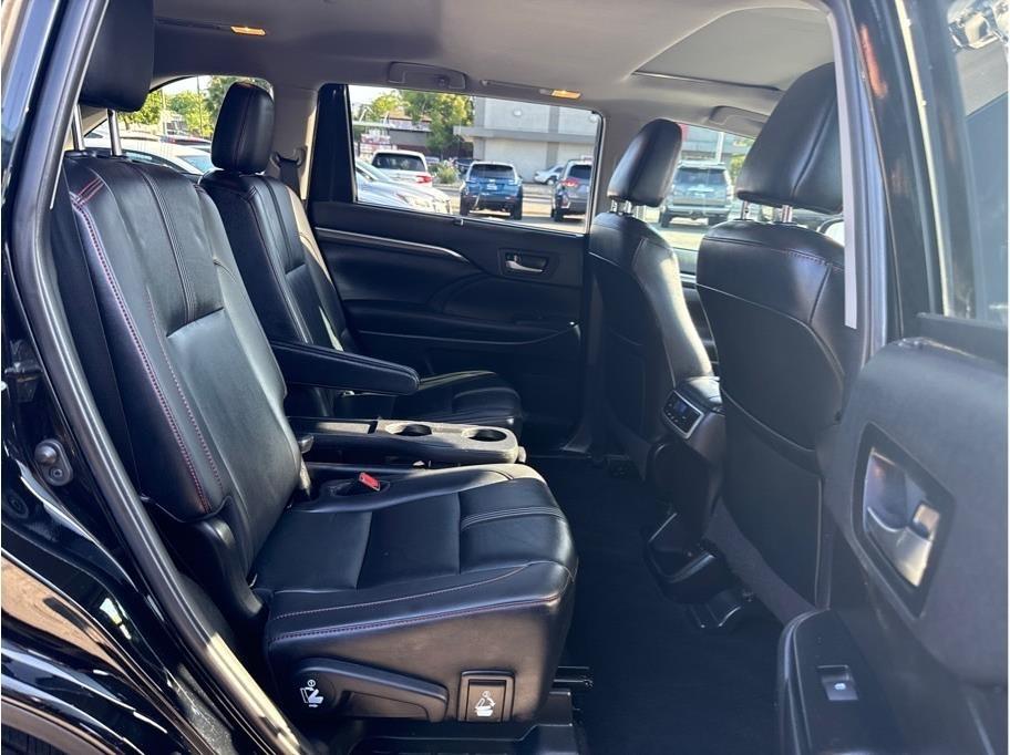 Toyota Highlander SE FWD V6 2019