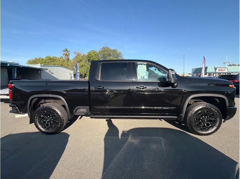 Chevrolet Silverado 3500HD High Country Crew Cab 4WD 2024