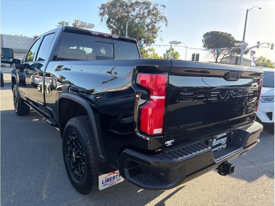 Chevrolet Silverado 3500HD High Country Crew Cab 4WD 2024