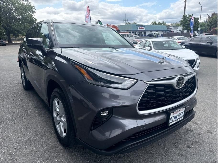 Toyota Highlander LE FWD V6 2021