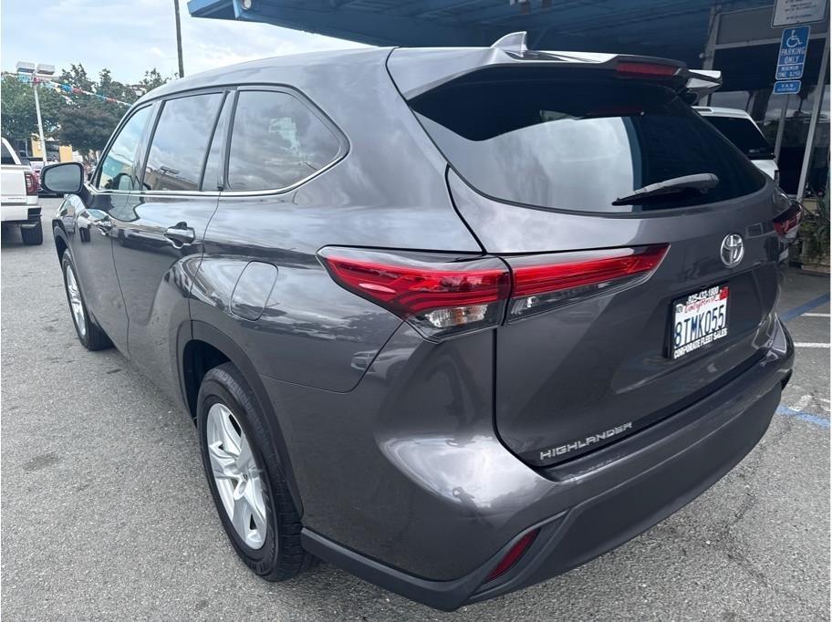 Toyota Highlander LE FWD V6 2021
