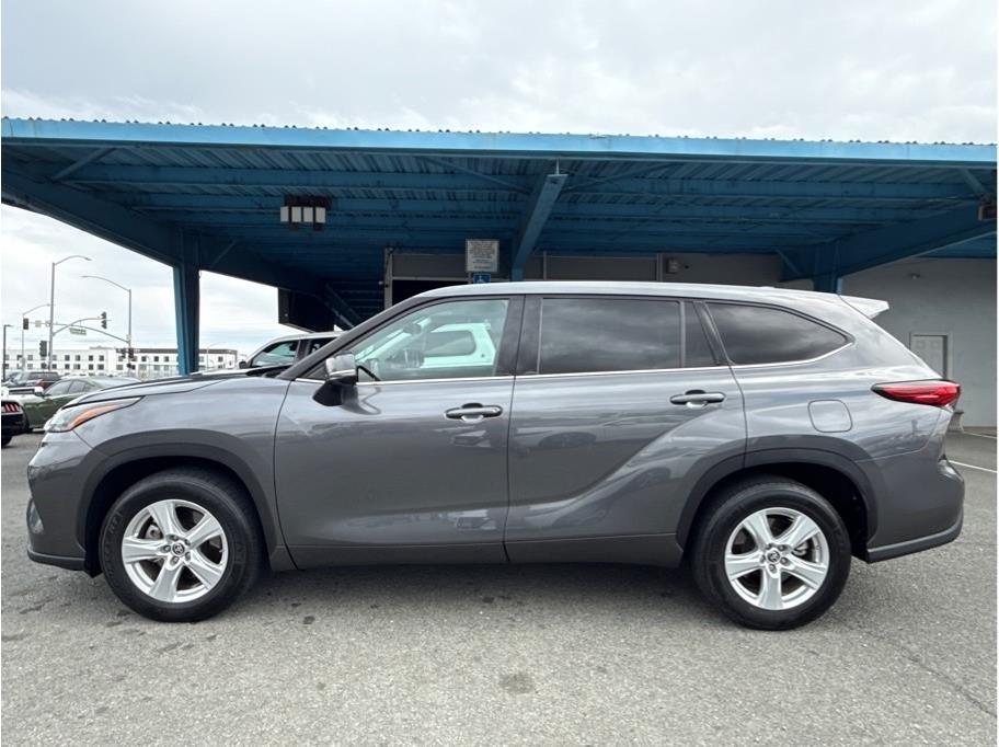 Toyota Highlander LE FWD V6 2021
