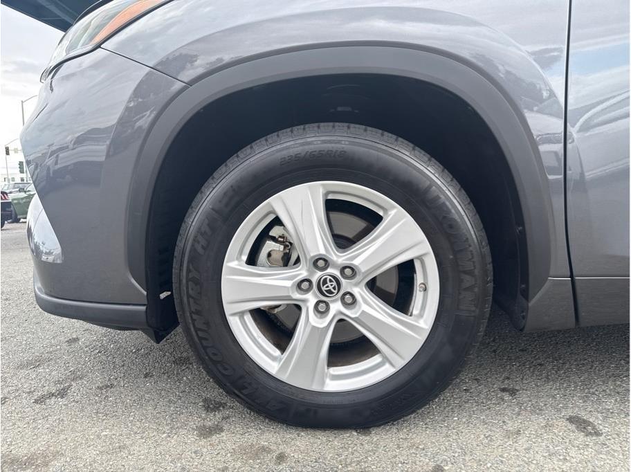 Toyota Highlander LE FWD V6 2021