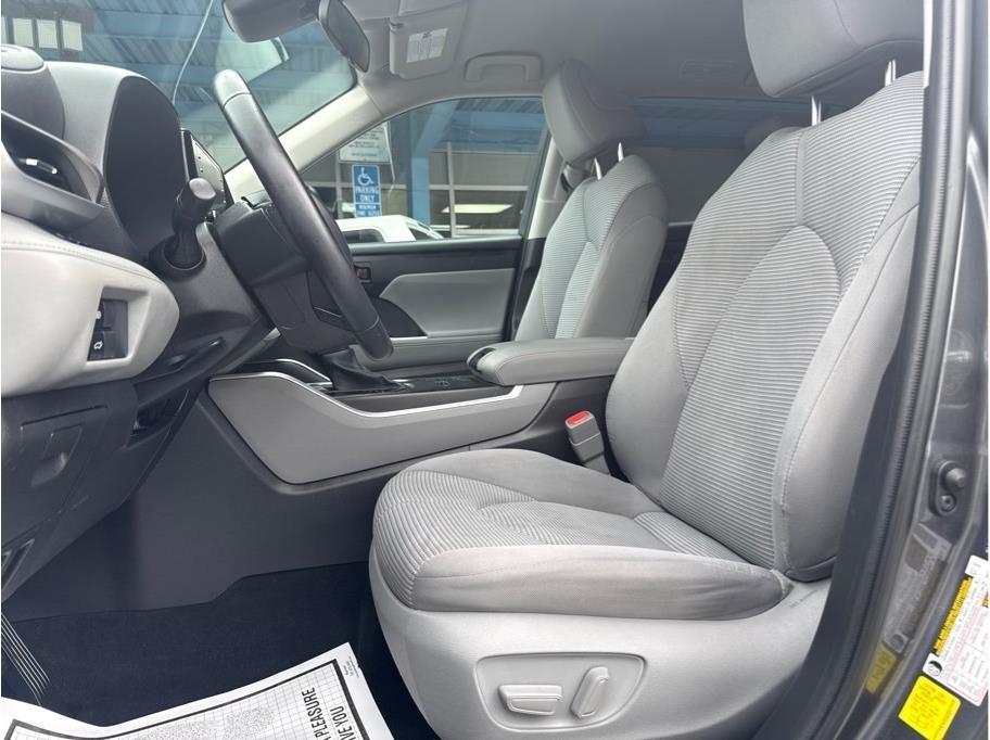 Toyota Highlander LE FWD V6 2021
