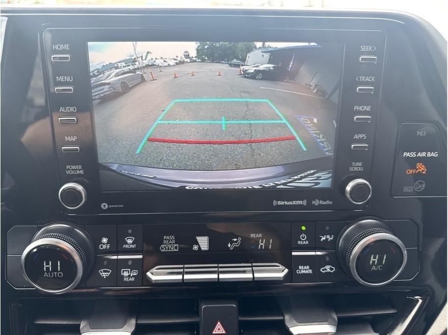 Toyota Highlander LE FWD V6 2021
