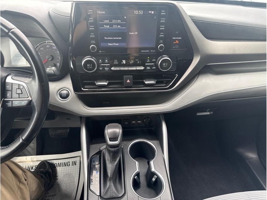 Toyota Highlander LE FWD V6 2021