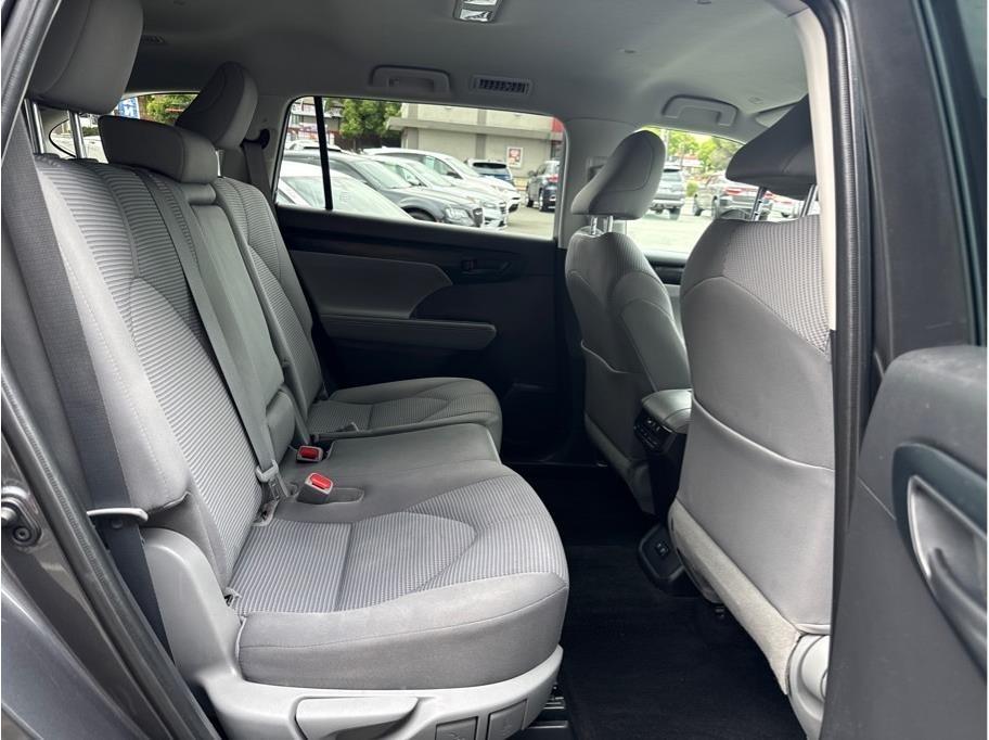 Toyota Highlander LE FWD V6 2021