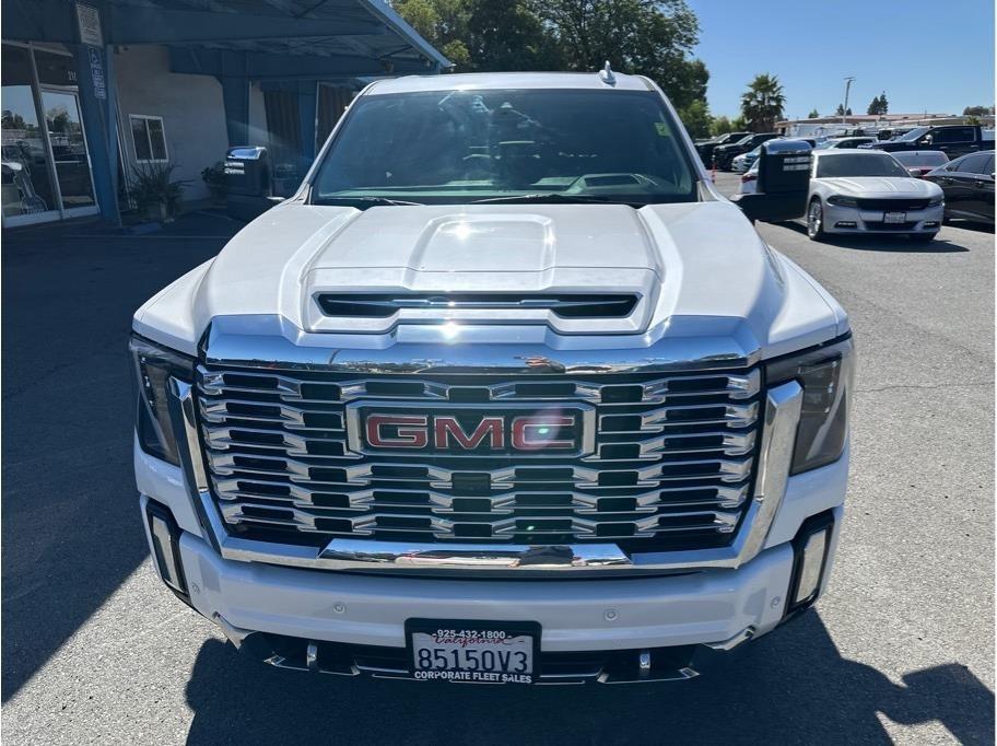 GMC Sierra 2500HD Denali Crew Cab 4WD SB 2024