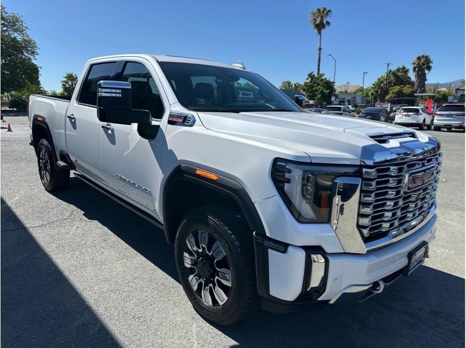 GMC Sierra 2500HD Denali Crew Cab 4WD SB 2024