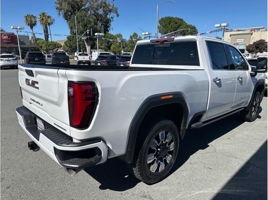 GMC Sierra 2500HD Denali Crew Cab 4WD SB 2024