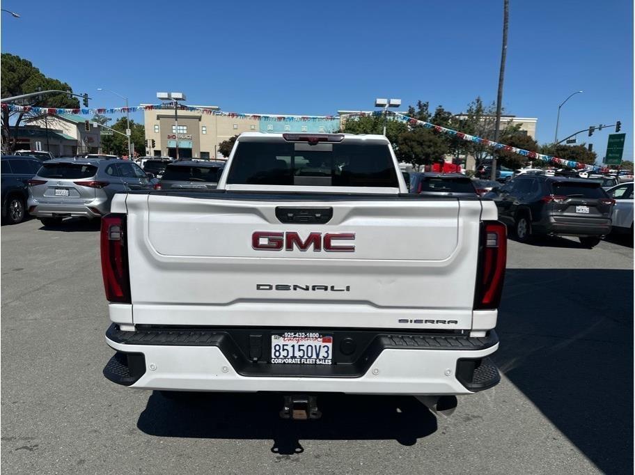 GMC Sierra 2500HD Denali Crew Cab 4WD SB 2024