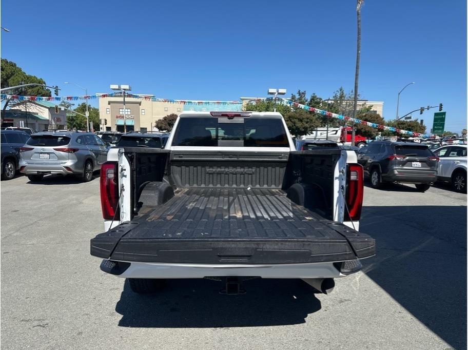 GMC Sierra 2500HD Denali Crew Cab 4WD SB 2024