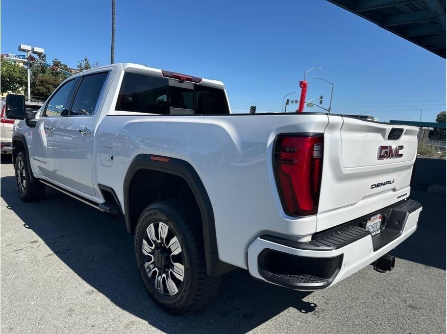 GMC Sierra 2500HD Denali Crew Cab 4WD SB 2024