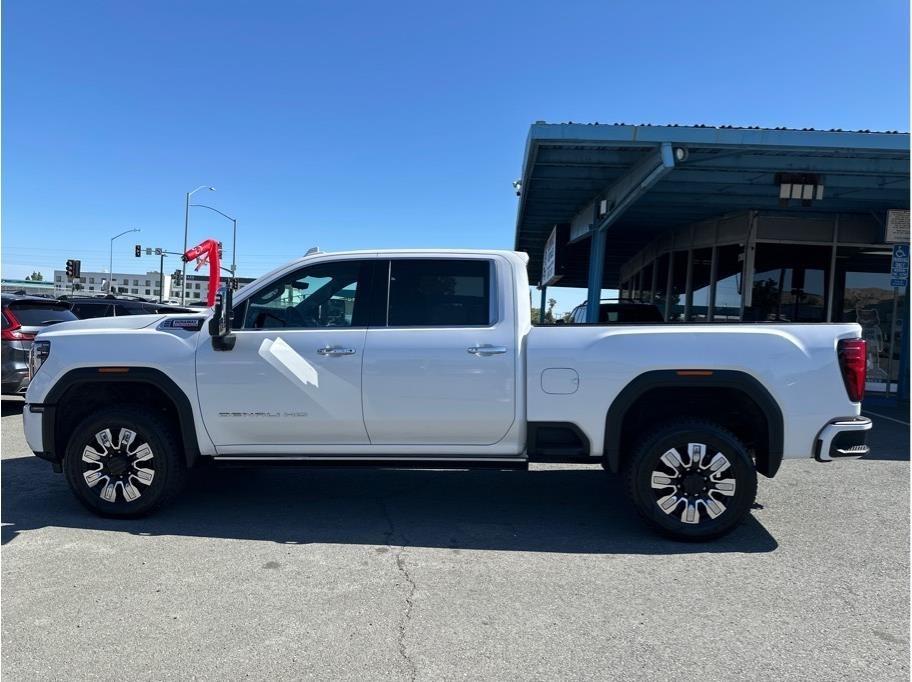 GMC Sierra 2500HD Denali Crew Cab 4WD SB 2024