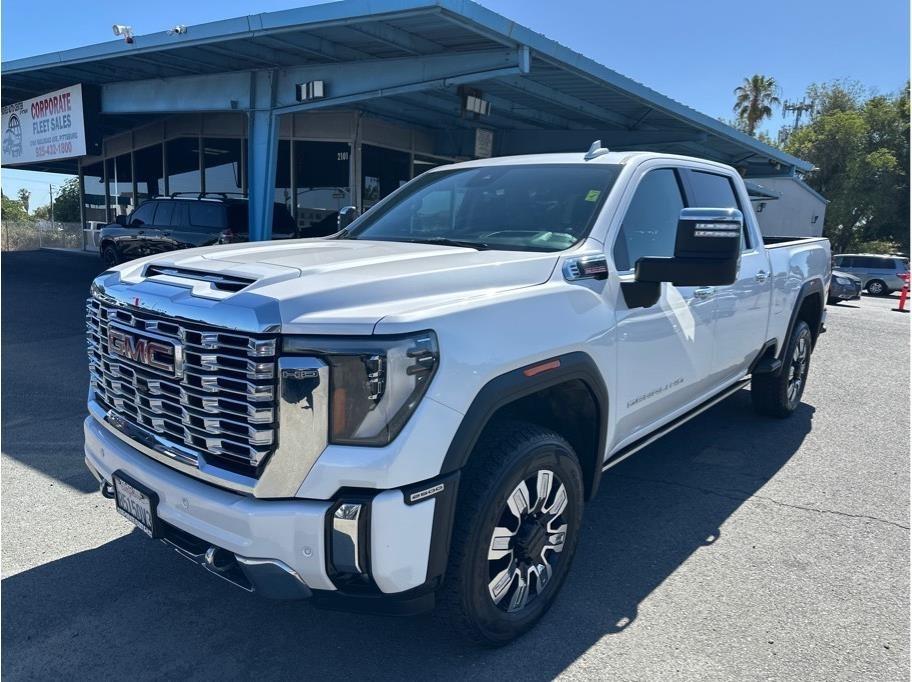 GMC Sierra 2500HD Denali Crew Cab 4WD SB 2024