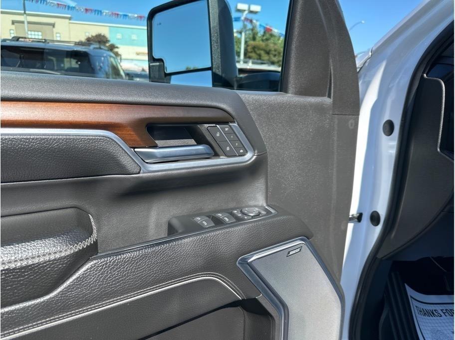 GMC Sierra 2500HD Denali Crew Cab 4WD SB 2024