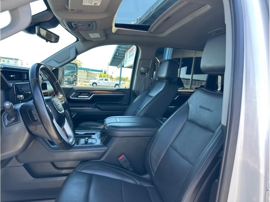 GMC Sierra 2500HD Denali Crew Cab 4WD SB 2024
