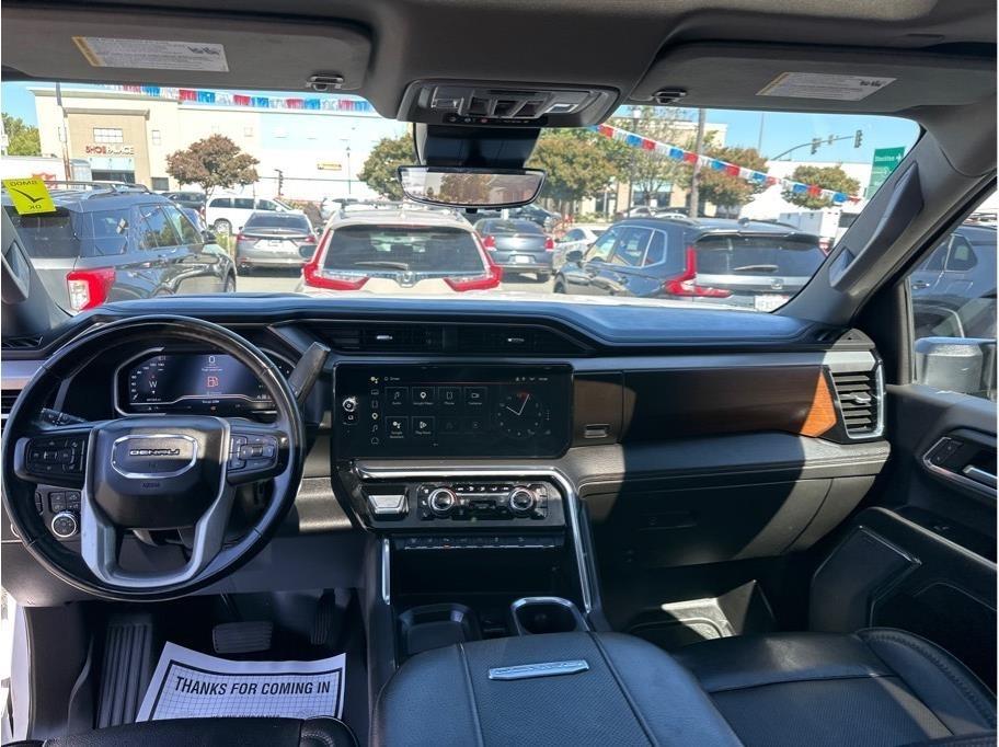 GMC Sierra 2500HD Denali Crew Cab 4WD SB 2024