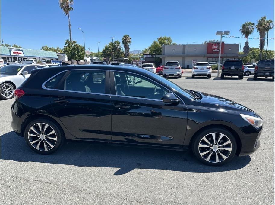 Hyundai Elantra GT Base 6A 2019