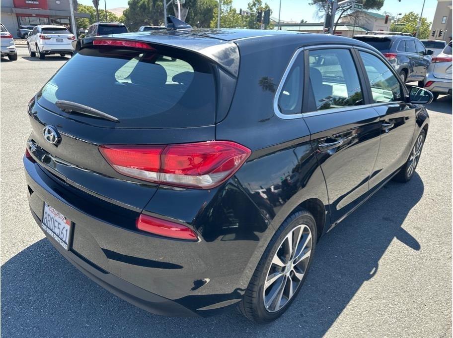 Hyundai Elantra GT Base 6A 2019